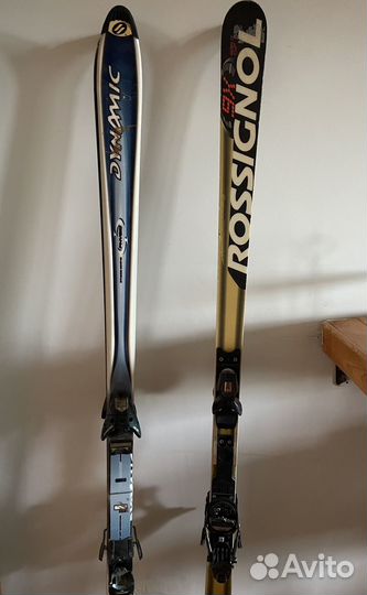 Две пары горных лыж