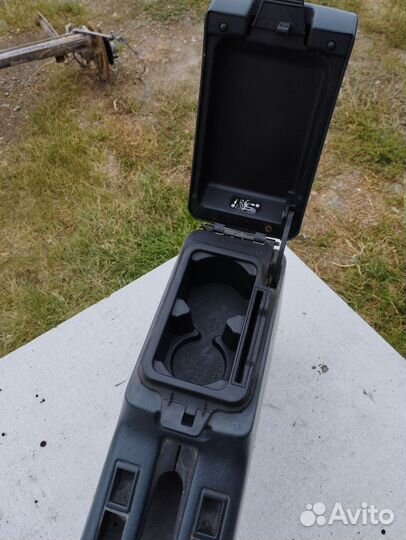 Подлокотник Nissаn Рrimеra Ниcсан Пpимeрa P11