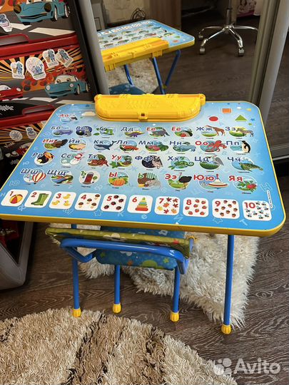 Детский стол со стулом