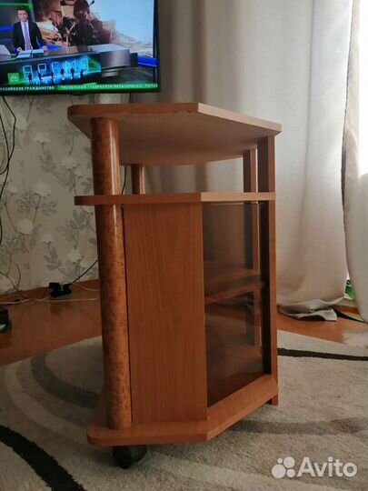 Тумба под телевизор угловая