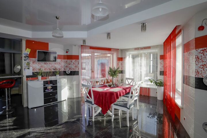 Дом 220 м² на участке 9 сот.