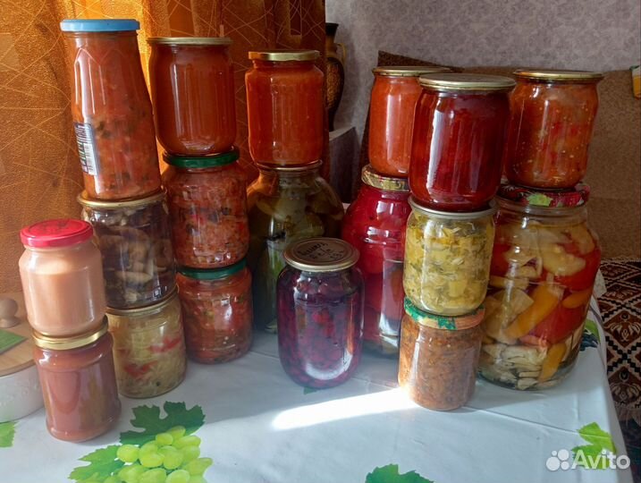 Домашние заготовки(соленья, салаты, варенье)