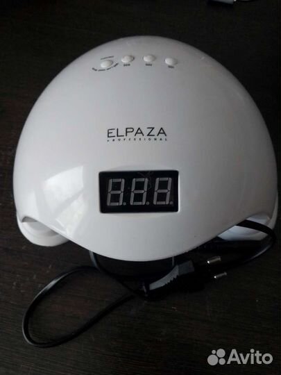 Маникюрная лампа