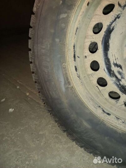 Bridgestone Blizzak Spike-01 215/65 R16 98T