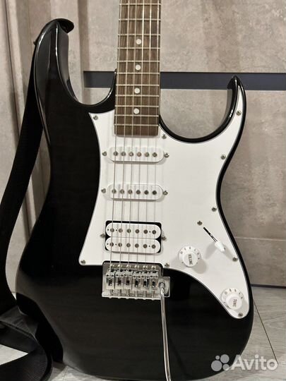 Электрогитара суперстрат с ремнём