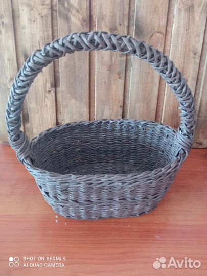 Корзина плетеная из бумажной лозы