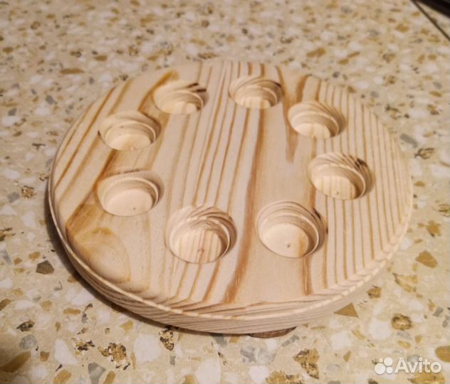 Подставка для пасхальных яичек с можжевельником