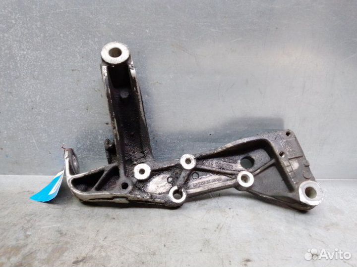Кронштейн переднего рычага Skoda Octavia (A5 1Z)