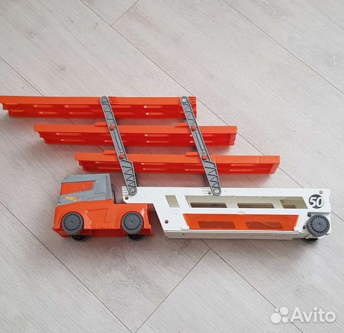 Автовоз HotWheels с пусковой установкой в подарок