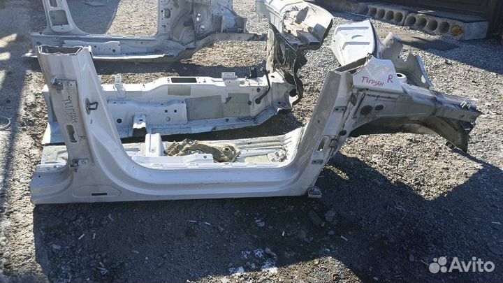 Стойка кузова правая Volkswagen Tiguan 5N1 CAW