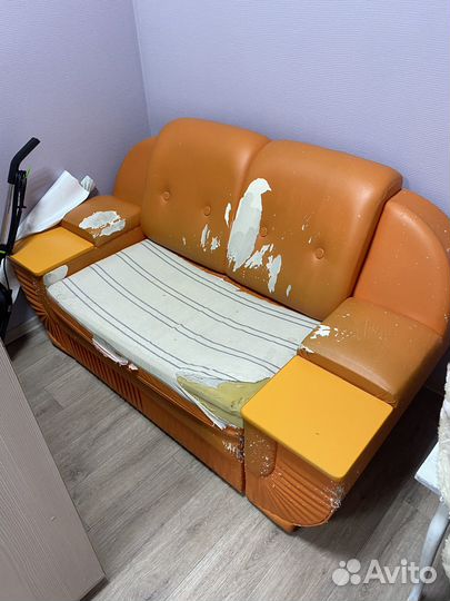 Диван живой