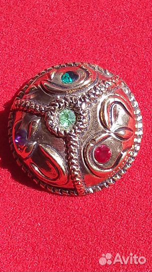 Пуговица со стразами