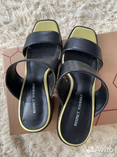 Шлепанцы на каблуке