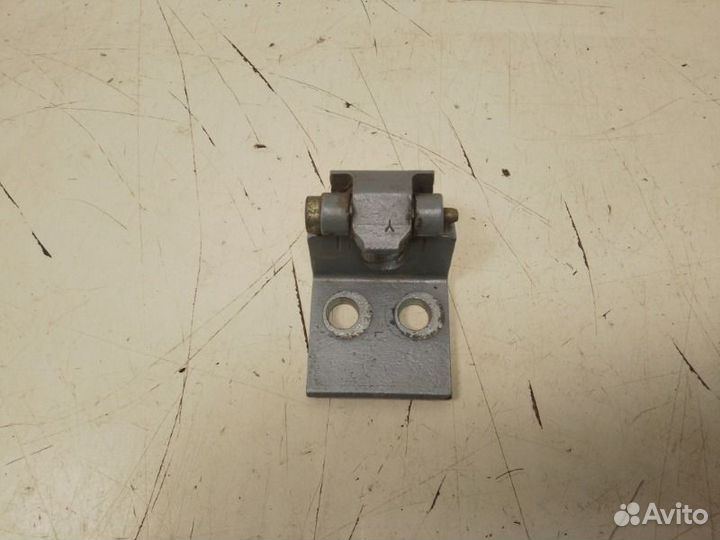 Петля двери нижняя передняя левая Peugeot 607 9D