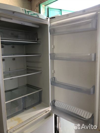 Холодильник Indesit