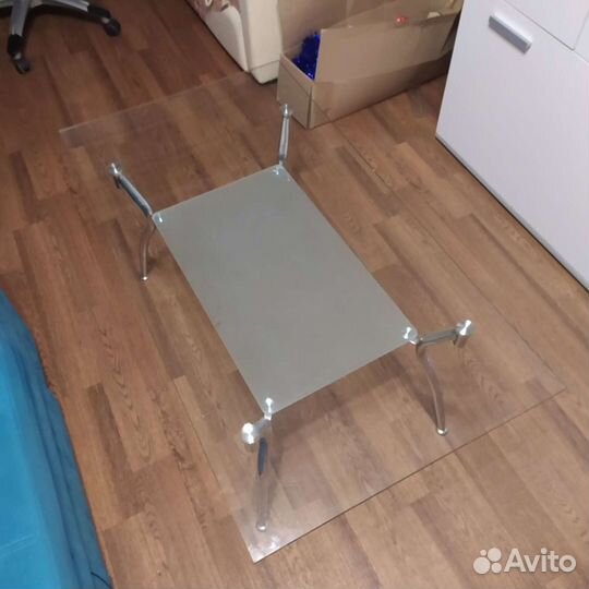 Стол стеклянный