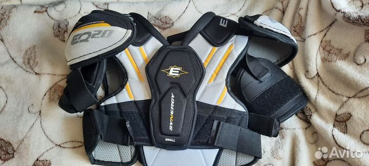 Нагрудник хоккейный