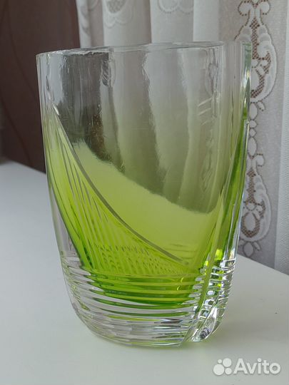 Ваза из зеленого стекла 