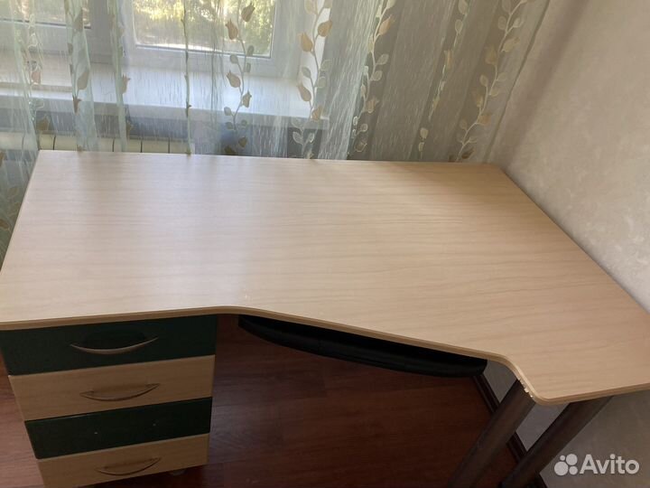 Стол письменный с подвесным шкафом бу