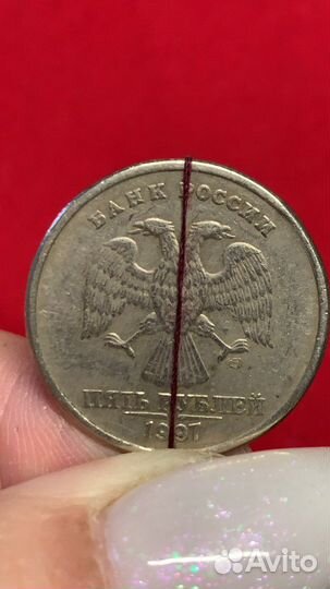 Продам. 5 рублевая монета заводской брак спмд