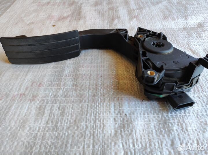 Педаль газа Renault Logan 2