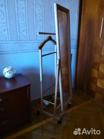 Вешалка с зеркалом новая (бук массив)