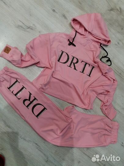 Спортивный костюм новый