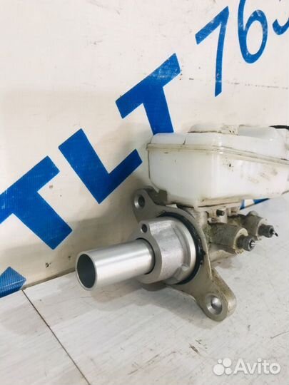 Главный тормозной цилиндр toyota corolla E180 1.6