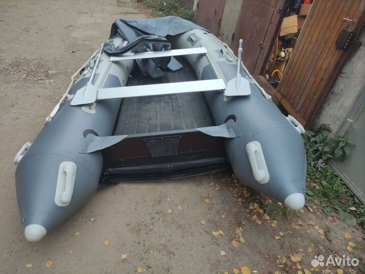 Лодка Gladiator E380 нднд