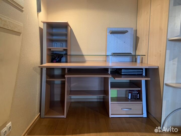 Компьютерный стол