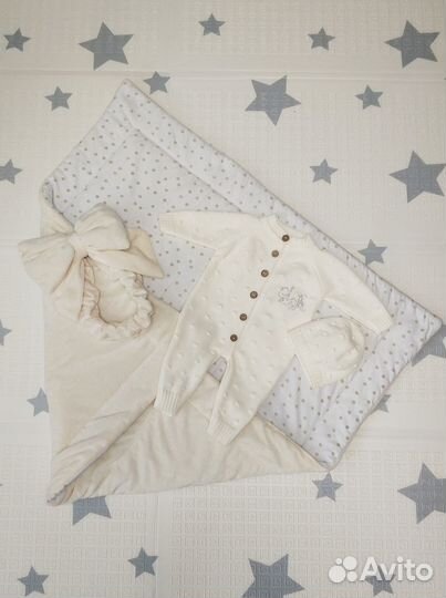 Одеяло конверт и вязаный комбинезон на выписку