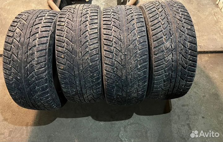 Kumho I'Zen RV Stud KC16 235/55 R17