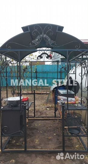 Мангал с крышей