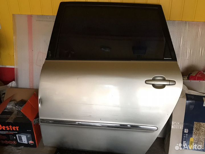 Левая задняя дверь для Toyota ipsum