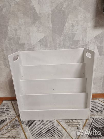 Книжная полка монтессори