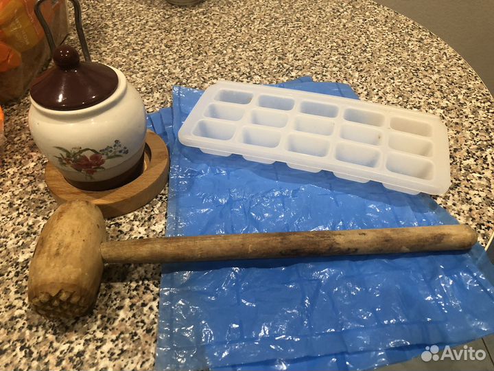 Сервиз чайный, сковорода, ложки, вилки