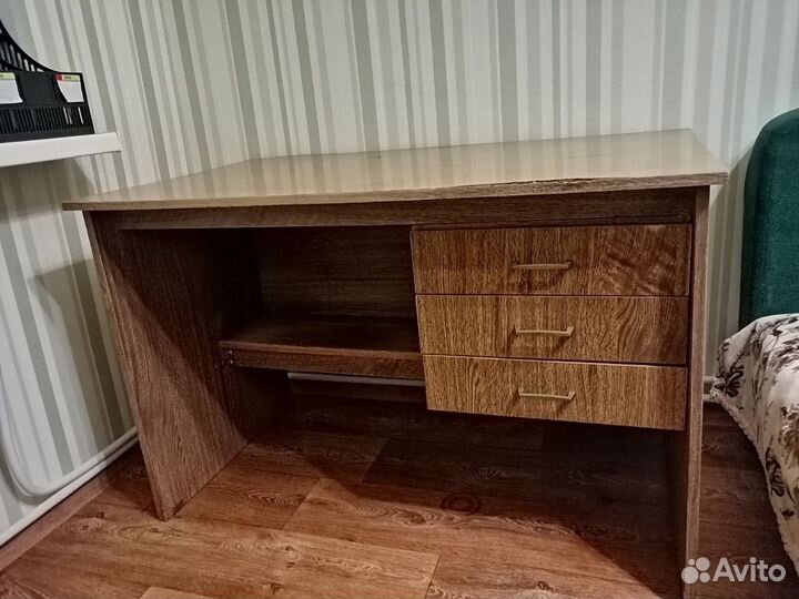 Учебный стол