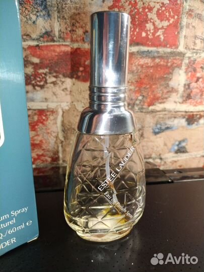 Пустые флаконы от духов Estee Lauder и Nina Ricci