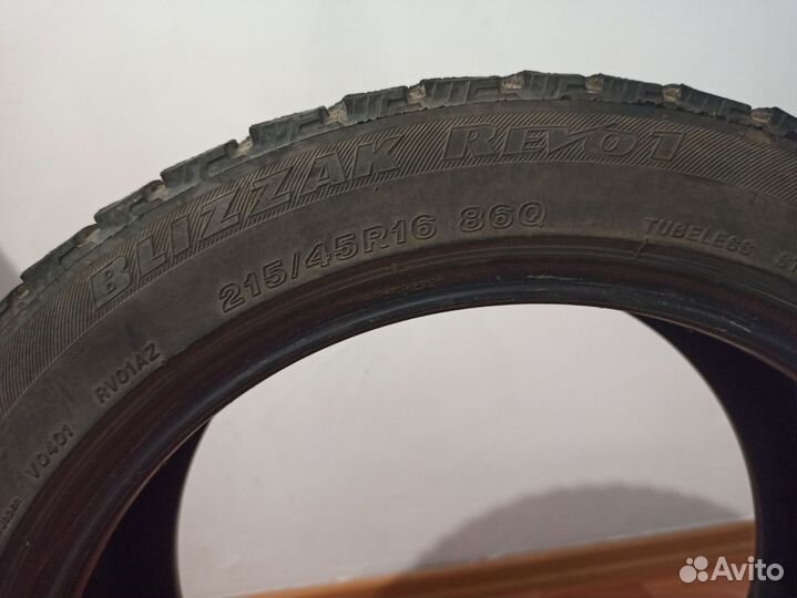 Bridgestone Blizzak Revo1 215/45 R16