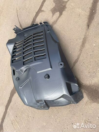 Подкрылок передний правый Range Rover Vogue Sport