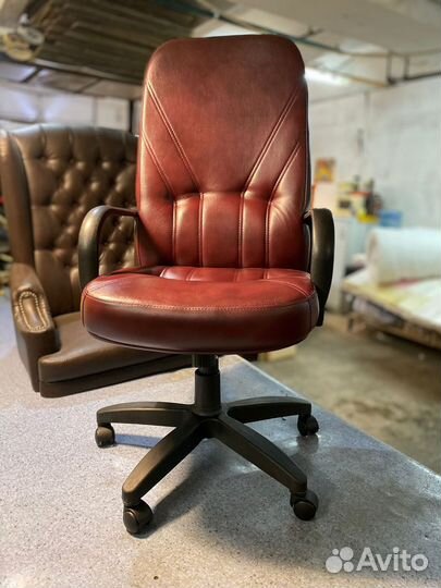 Офисное кресло