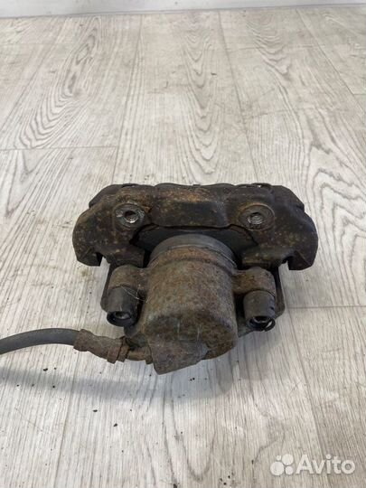 Суппорт передний правый Ford Fusion CBK fxja 2008