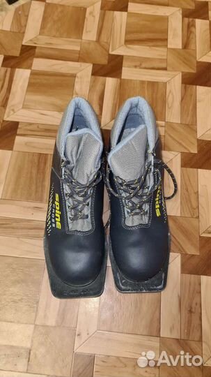 Лыжные ботинки