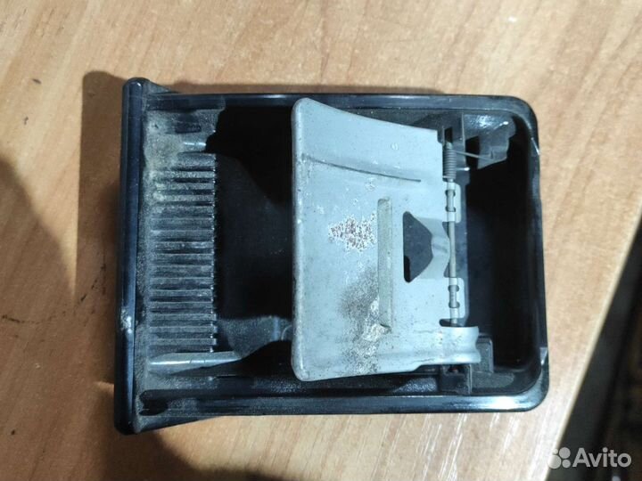 Пепельница перед mazda mpv