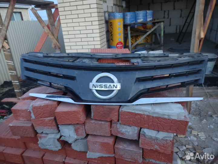 Решетка радиатора Ниссан note