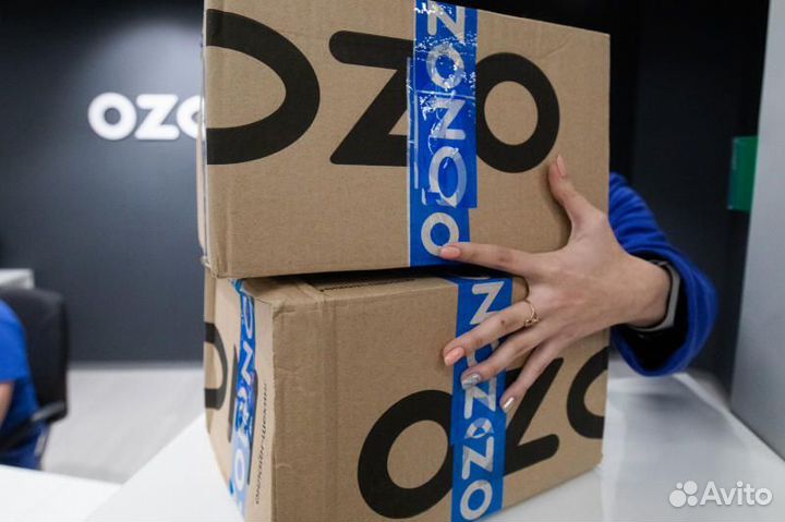 Сотрудник пункта выдачи ozon