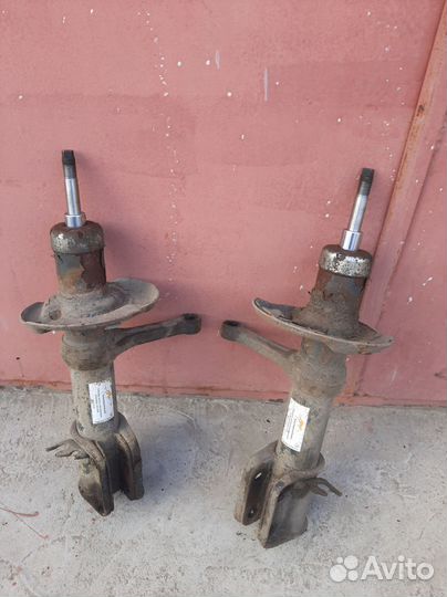 Стойки ваз kalina 1, левая правая