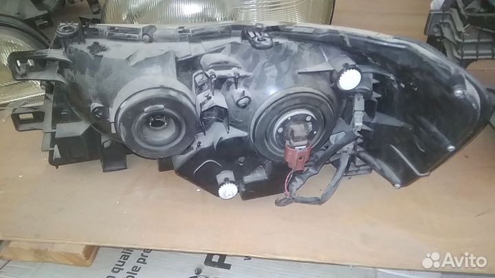 Фара передняя правая на nissan liberty RM12