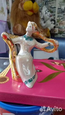 Фарфоровая статуэтка 