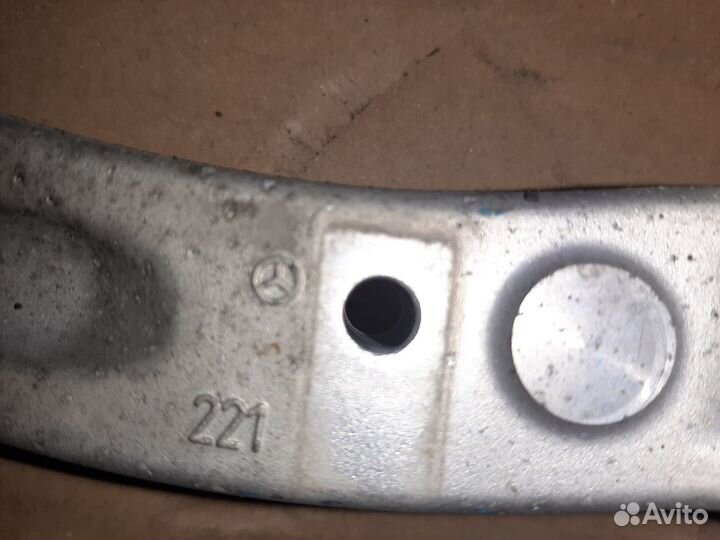 Рычаг передний верхний Mercedes W221